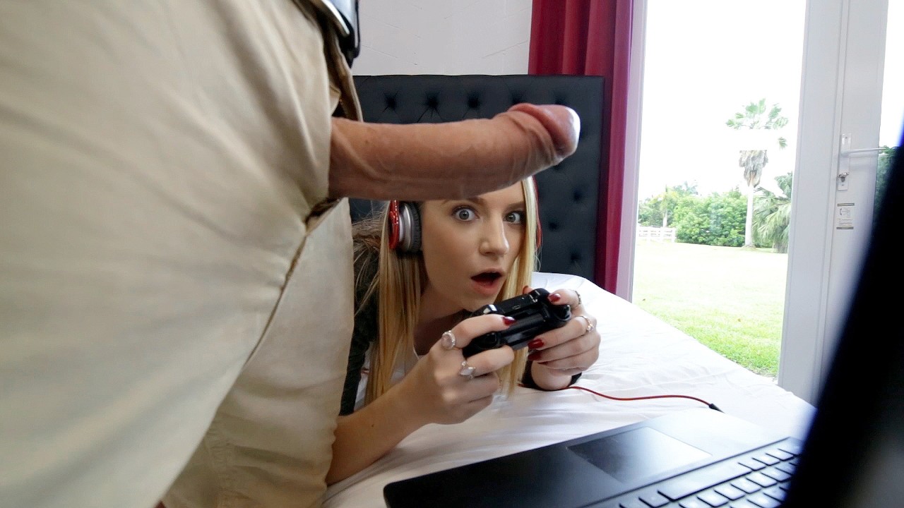  - Gamer Chick Gets Stretched Out Don't Break Me